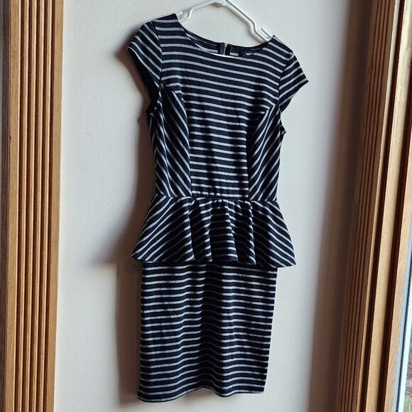 Mossimo Supply Co. Black/Gray Striped Ruffled Jersey Dress Size 8 - Picture 2 of 15
